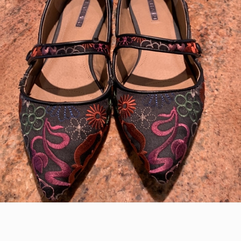 T Tahari Multicolor Embroidered Flats